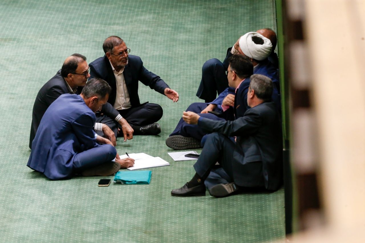 Iran parliament holds closed-door meeting with government officials on economy