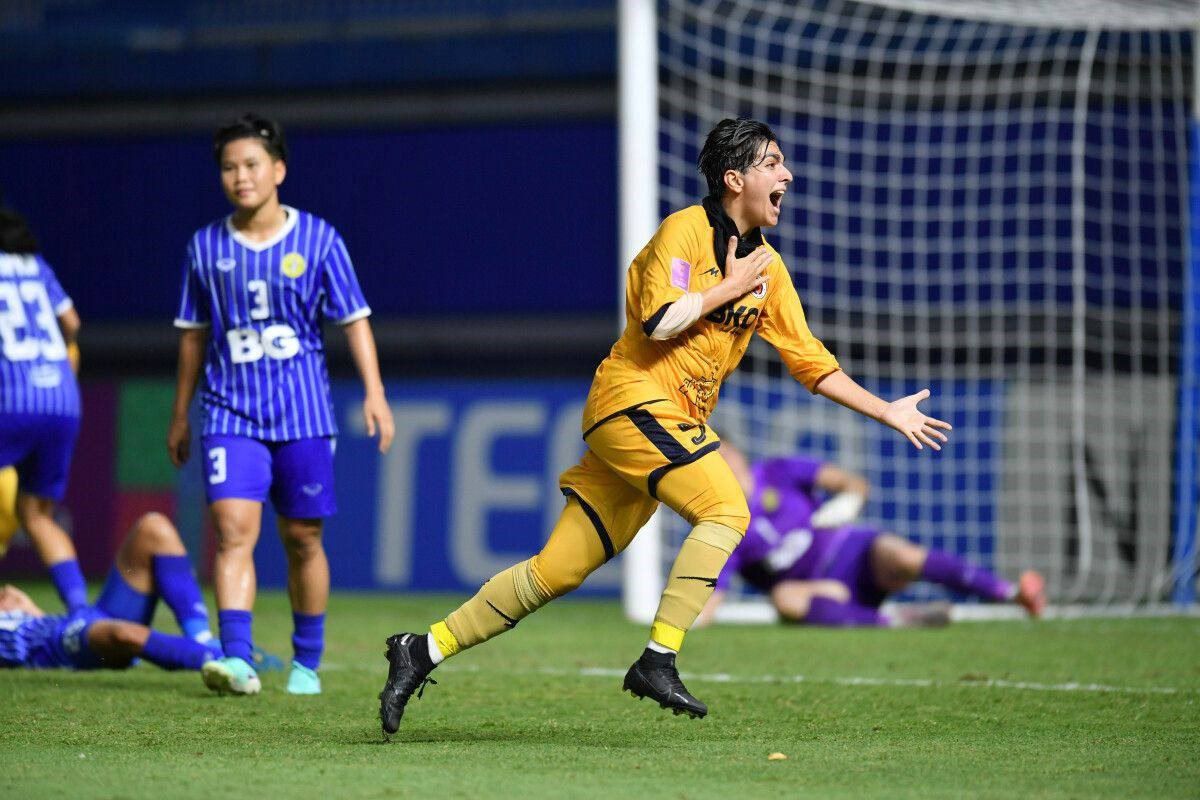 شادی گل بدون «حجاب اجباری» زهرا قنبری، مانع حضور در لیگ‌برتر فوتبال زنان ایران