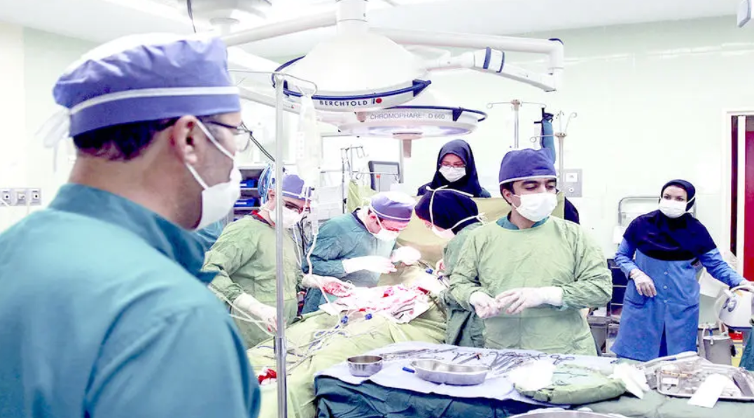 تجارت‌نیوز: هر ۱۰ روز یک پزشک در ایران خودکشی می‌کند 