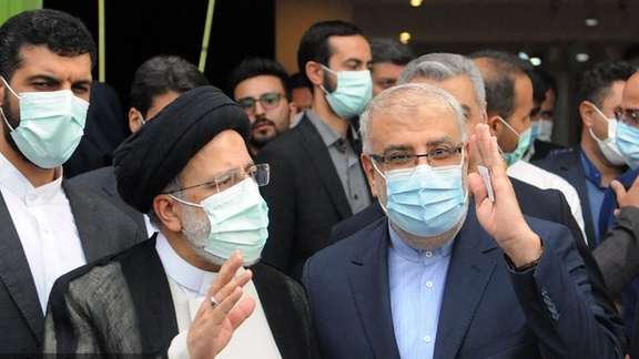 President Ebrahim Raisi (L) with oil minister Javad Owji on May 16, 2022