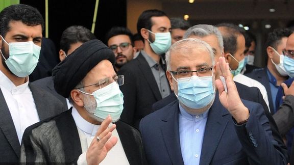 President Ebrahim Raisi (L) with oil minister Javad Owji on May 16, 2022