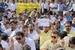 هزاران کارگر پیمانی در پارس جنوبی با درخواست حذف پیمانکاران و همسانسازی حقوق تجمع کردند