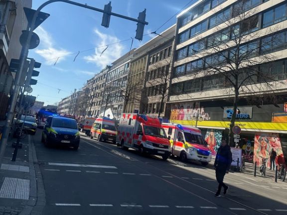 برخورد یک خودرو با جمعیت در مانهایم آلمان دو کشته و چند مجروح به جا گذاشت