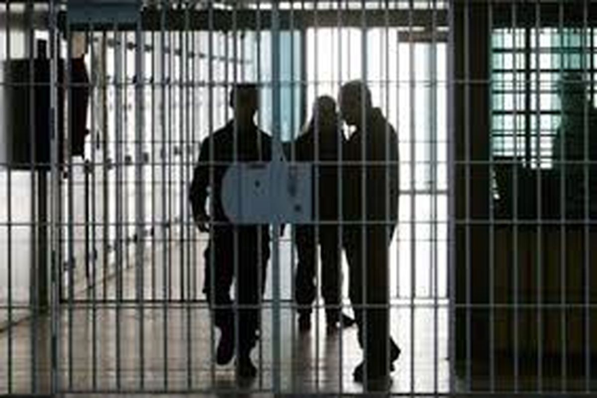 Iran debtors face prison, hiding and suicide attempts 