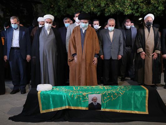 علی خامنهای: سوابق و خدمات ریشهری منشا خیر برای نظام بود