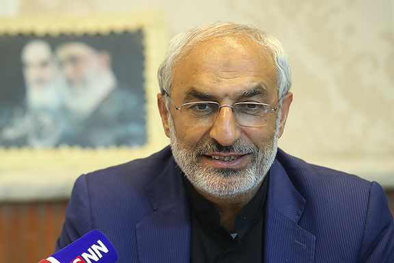 نماینده کرمان: انگشت به دهانند که چرا نیروی انتظامی حتی یک سلاح همراه ندارد