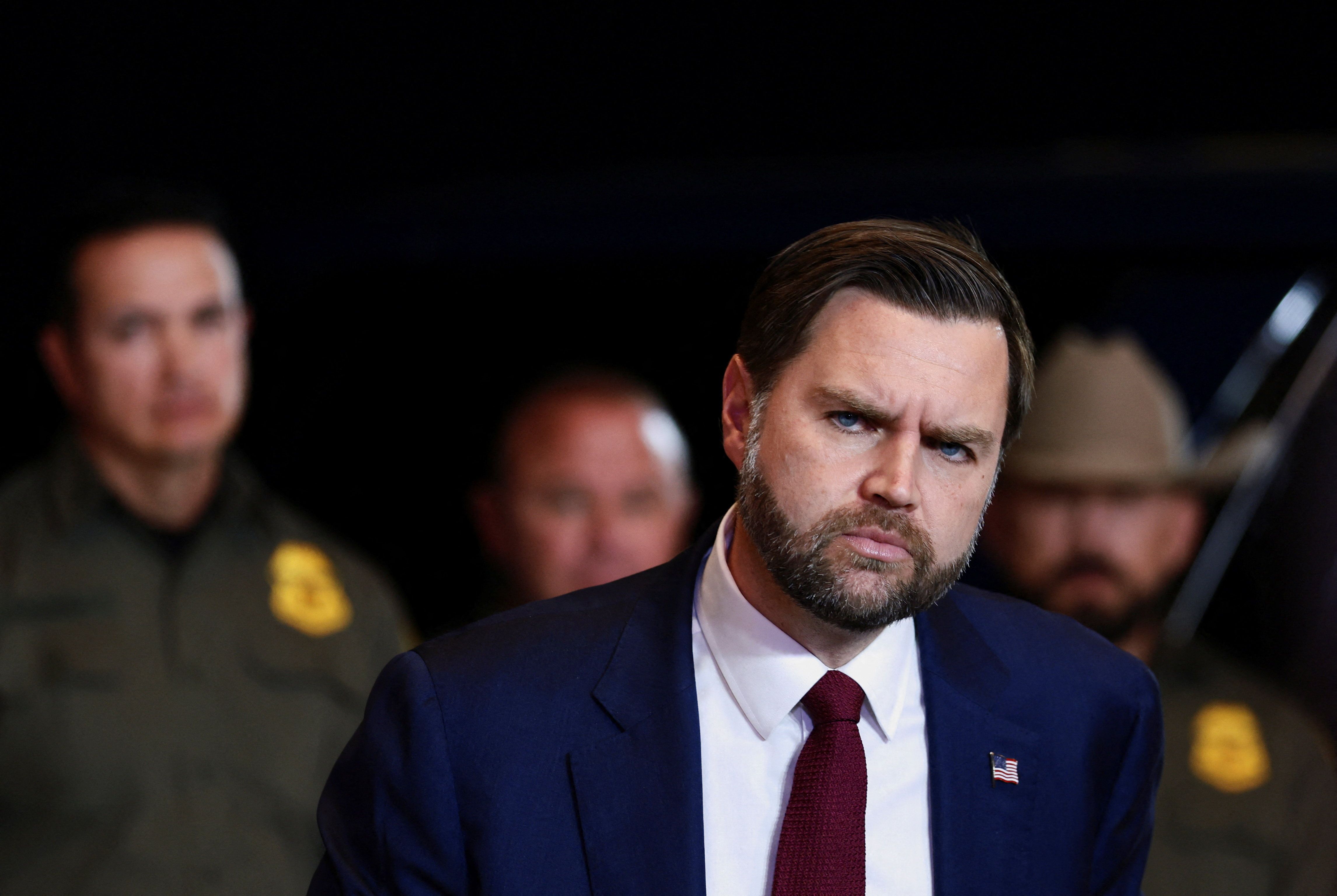 جی‌دی ونس: در ایران رهبر تصمیم گیرنده است اما مستقیم مذاکره نمی‌کند