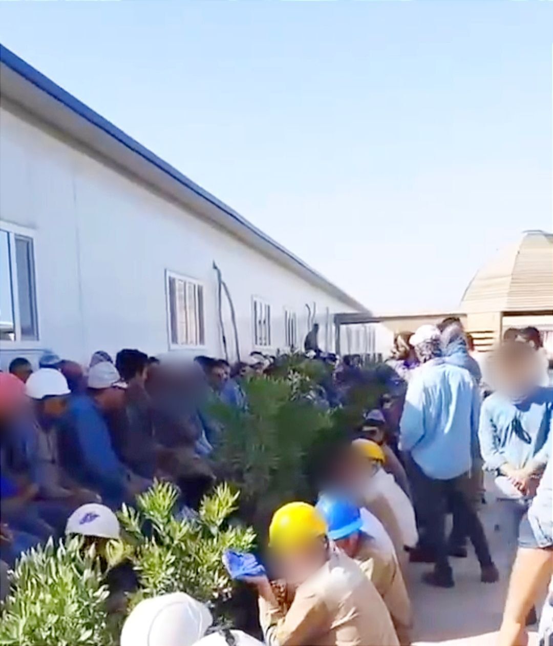 اعتصاب کارگران صنایع نفت، گاز، پتروشیمی، فولاد و مس با وجود تهدیدها به چهارمین روز رسید