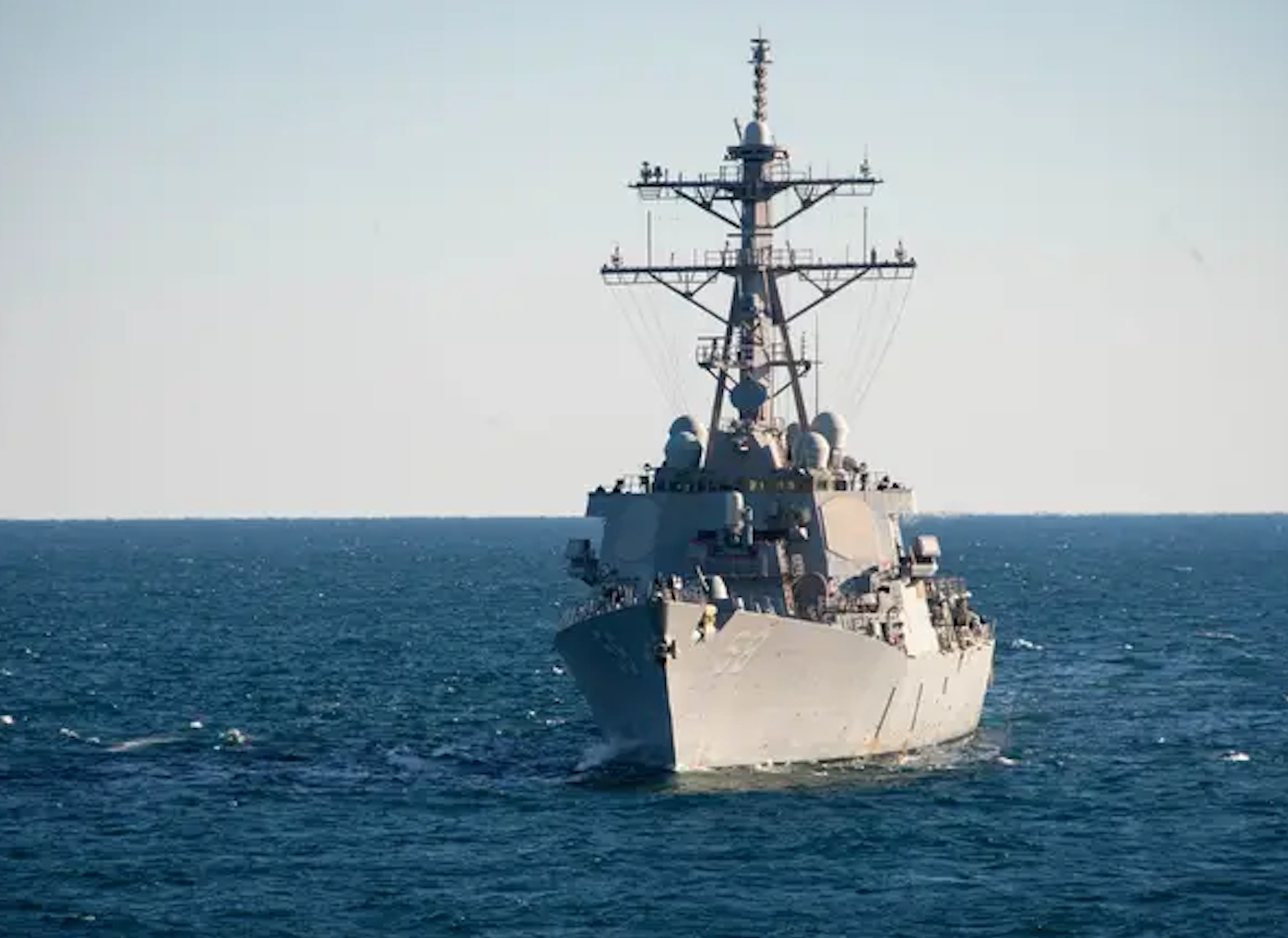 نیروهای آمریکایی چند پهپاد و موشک را بر فراز دریای سرخ سرنگون کردند