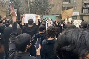 دو دانشجوی دانشگاه تهران به اتهام آتش زدن پرچم جمهوری اسلامی اخراج شدند