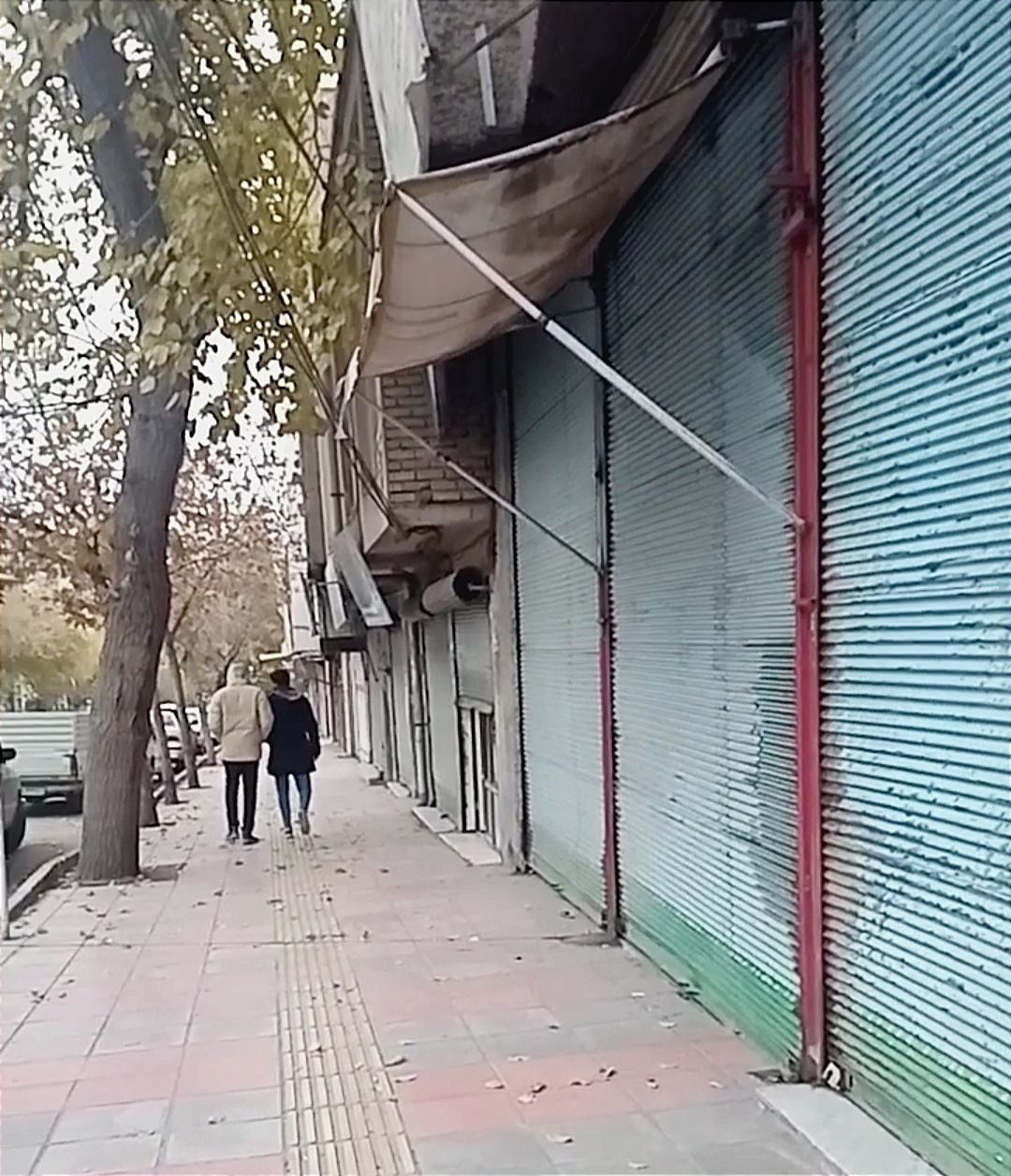 في اليوم الثاني من الإضراب العام.. توقف أصحاب المتاجر في عشرات المدن الإيرانية عن العمل