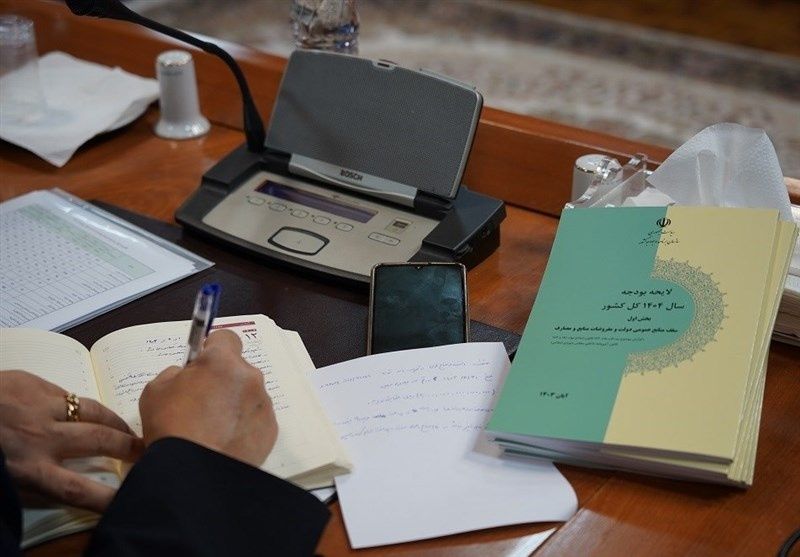 لایحه بودجه ۱۴۰۴: تامین خرج حکومت از ته‌مانده جیب و سفره مردم