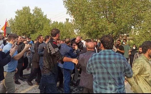 وزیر آموزش و پرورش حین سخنرانی در دهلران به دلیل گرمای هوا از هوش رفت