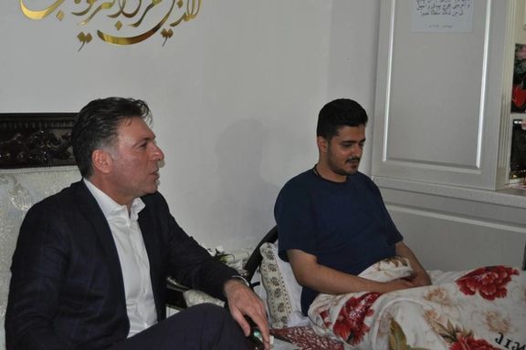 عیادت مدیرعامل تراکتور از دو هوادار پرسپولیسی آسیبدیده در جریان بازی پرسپولیس-تراکتور