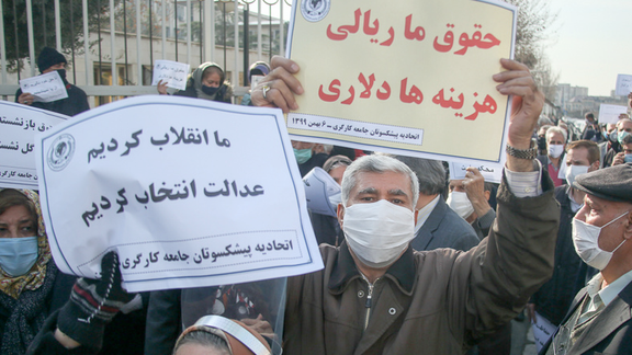 بازرس مجمع عالی نمایندگان کارگران: متوسط درآمد کارگران ۱۰۰ دلار است