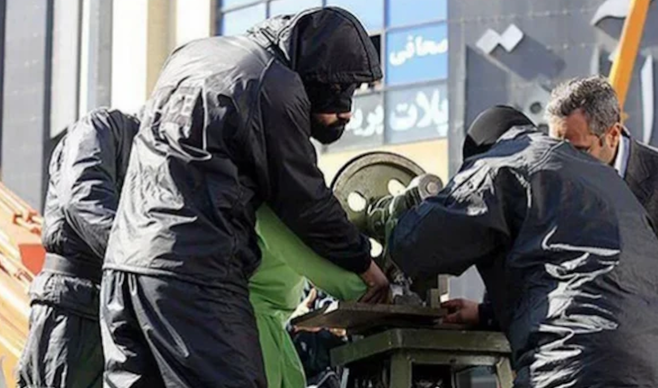 حکم قطع انگشتان دست شهاب و مهرداد تیموری در زندان مرکزی ارومیه اجرا شد