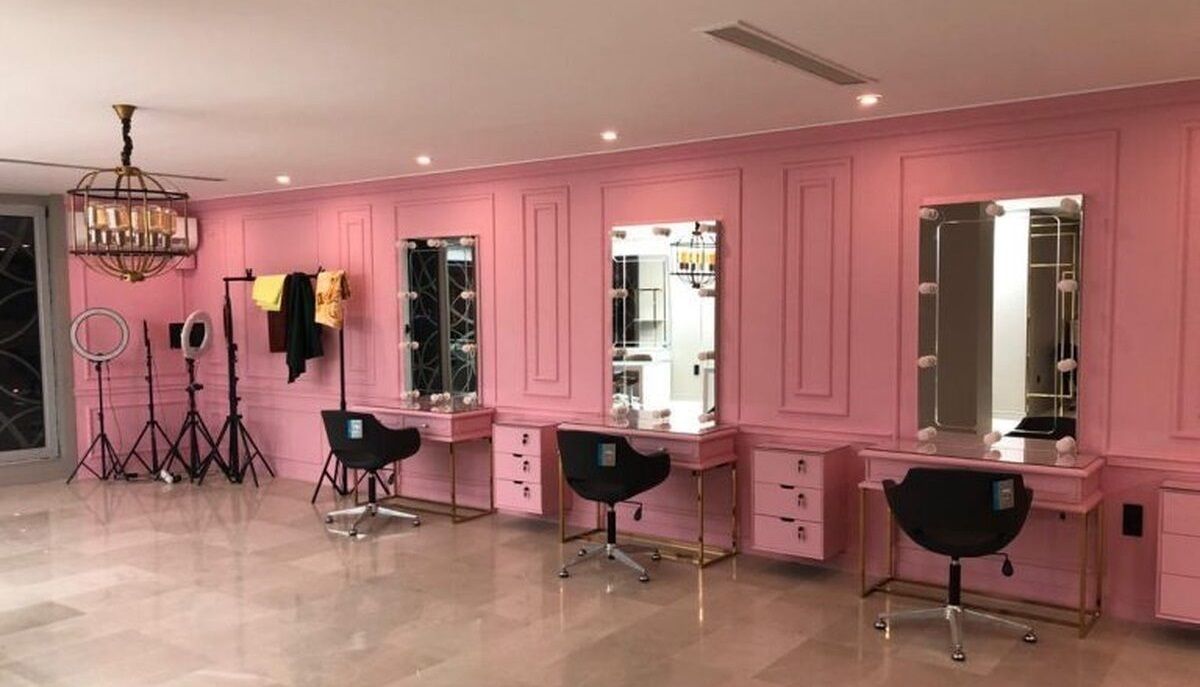 Controversy Erupts Over Removal Of Makeup Artist Licenses In Iran