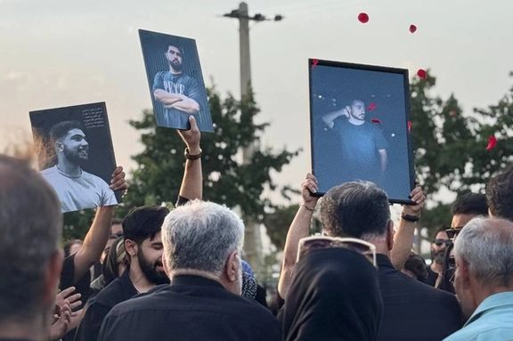 مراسم هفتم دو جوان کشتهشده با شلیک ماموران بسیج در همدان برگزار شد