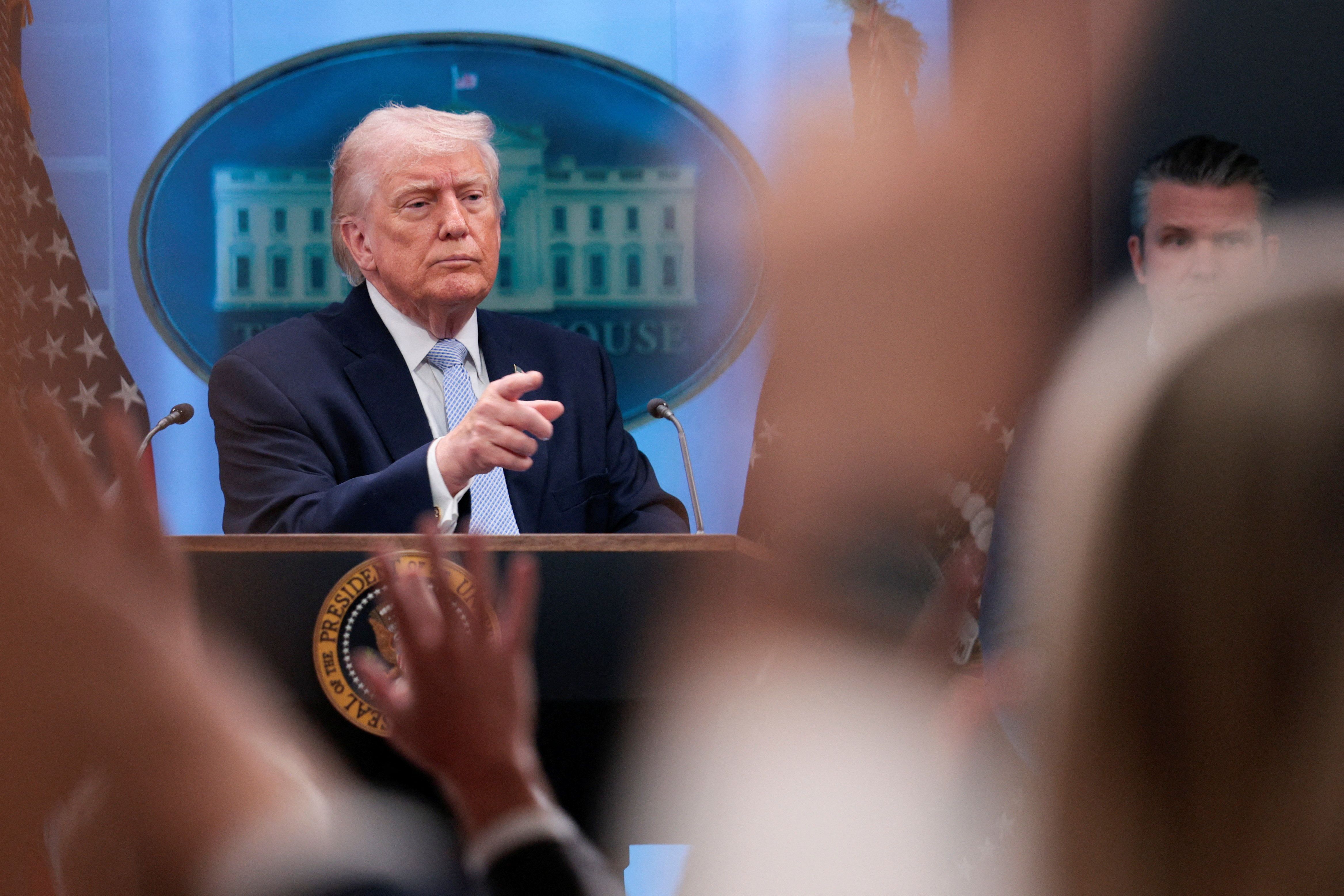 ترامپ: در صورت اعلام آتش‌بس، مردم ایران باید علیه حکومت قیام کنند