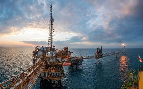 یک سال پس از بازگشت فشار حداکثری، صادرات انرژی ایران همچنان پابرجاست