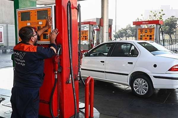أعلى بنسبة 1644% من المدعوم.. بدء طرح البنزين غير المدعوم بـ87 ألف تومان في "كرمان" بإيران