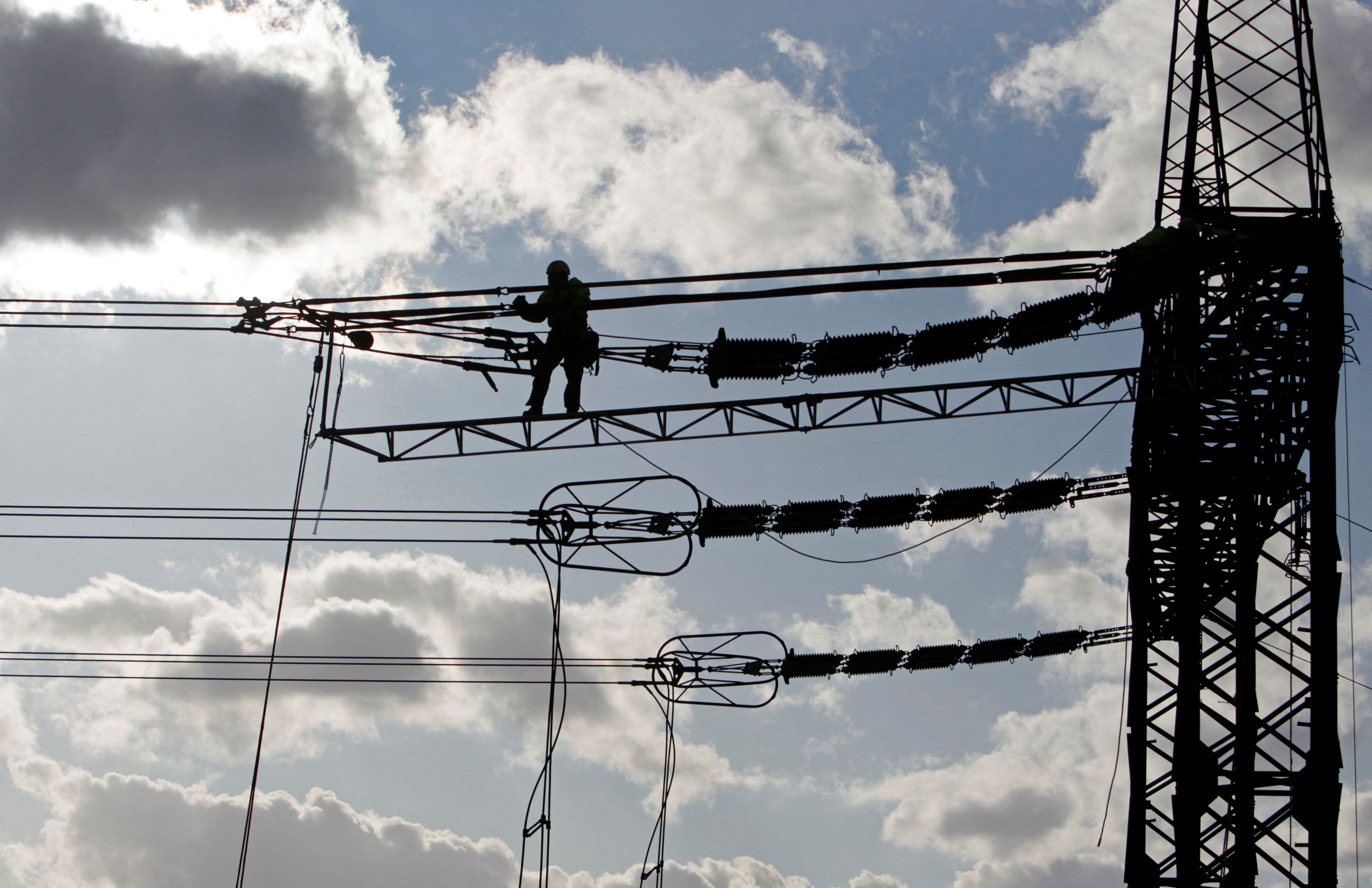 با سقوط یک کابل برق فشاری قوی، بخش گسترده‌ای از جمهوری چک در خاموشی فرو رفت