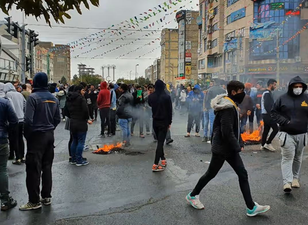 سندیکای کارگران اتوبوسرانی درباره نرخ بنزین: حاکمان آبان ۹۸ را فراموش نکنند