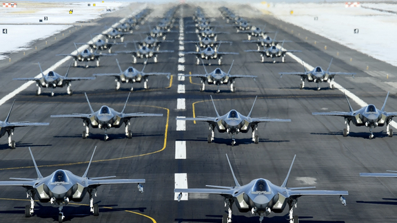 سیانان: آمریکا برای جلوگیری از حملات ایران جتهای بیشتری به خاورمیانه میفرستد