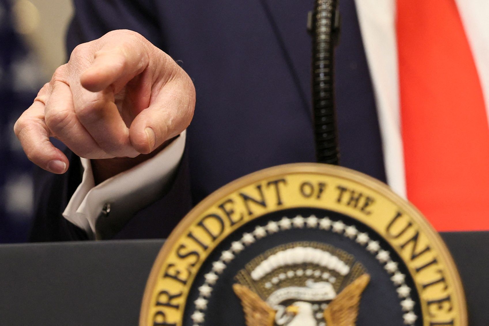 تعرفه‌های جدید آمریکا بر واردات کالا از کانادا، مکزیک و چین اعمال شد