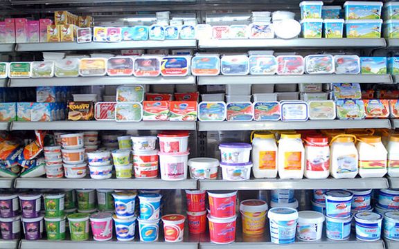 مسؤول نقابي إيراني: موجة الغلاء في أسعار الألبان ستستمر