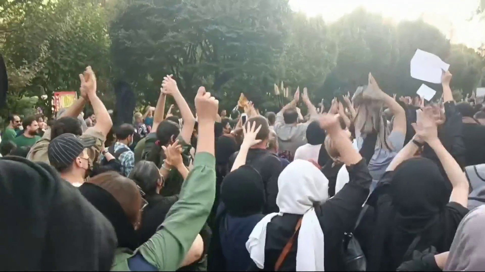 اتساع المظاهرات في إيران لليوم الرابع.. ودخول مدن كبرى جديدة على خط الاحتجاجات