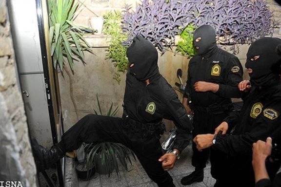 نیروی انتظامی ۱۱ نفر را به دلیل برگزاری مهمانی «مختلط» در باغهای اطراف کرج بازداشت کرد