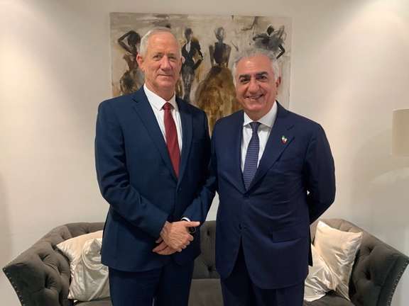 Iran’s exiled prince Reza Pahlavi (right) and Israeli Defense Minister Benny Gantz on the sidelines of the annual Jerusalem Post conference in New York on June 5, 2023