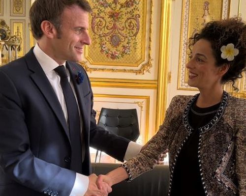 بعد لقائه ناشطة معارضة للنظام.. ماكرون يصف الانتفاضة الإيرانية بـ"الثورة"
