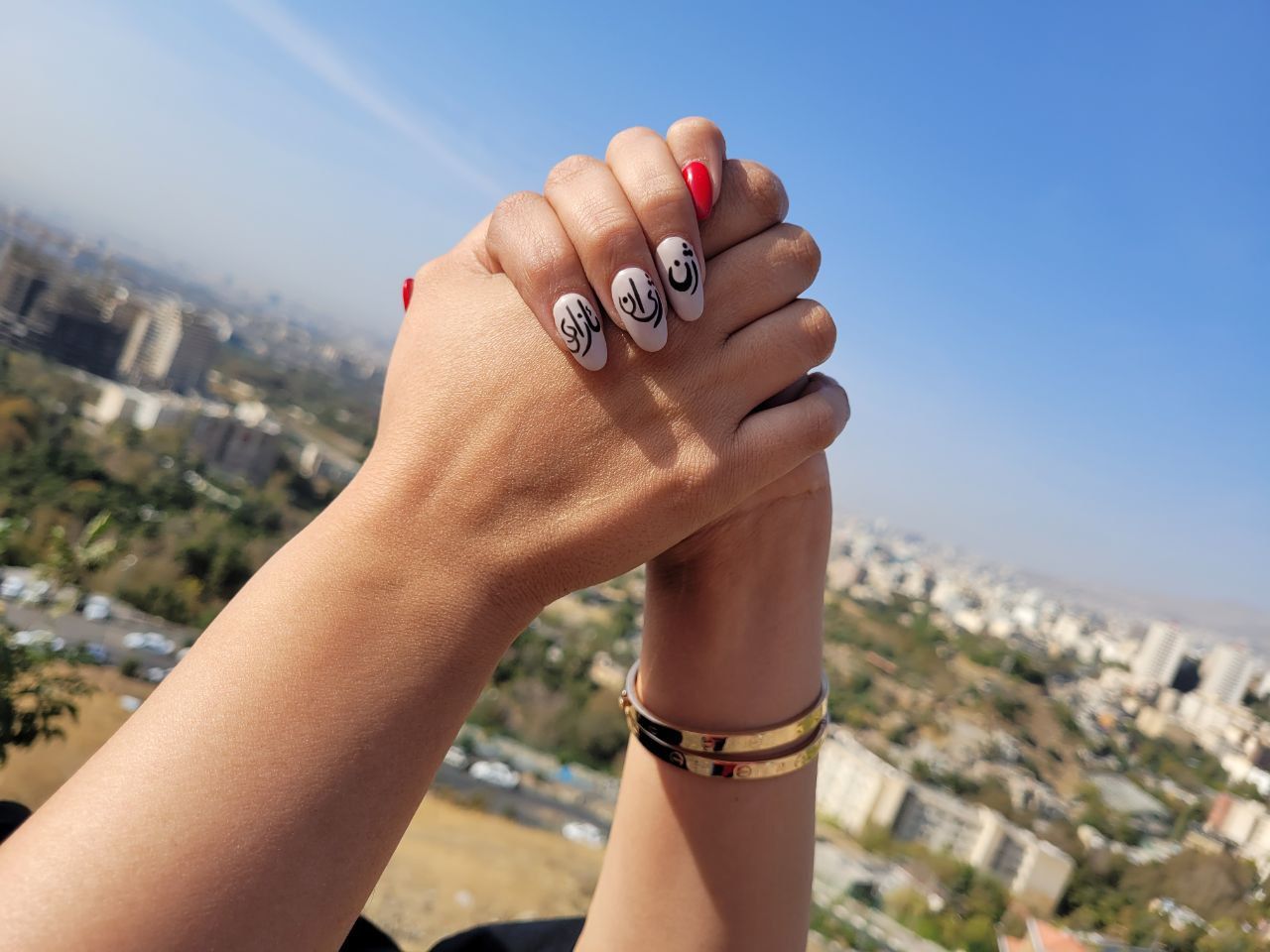 حصري لـ"إيران إنترناشيونال": روايات تحرش عناصر الأمن بالمحتجين جنسيا أثناء الاعتقال