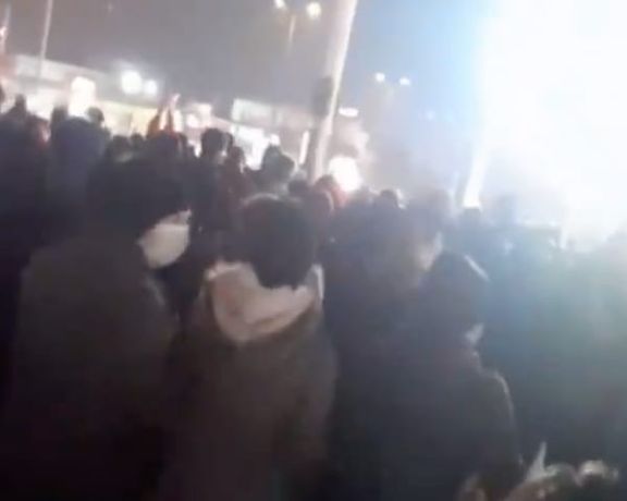 انتفاضة الإيرانيين تتسع في عموم البلاد مع تصاعد الغضب الشعبي من إعدام المتظاهرين