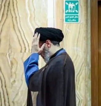 اختلاف بر  سر بازگرداندن قدرت به شورای رهبری پس از ناتوانی مجتبی خامنه‌ای در انجام وظایف