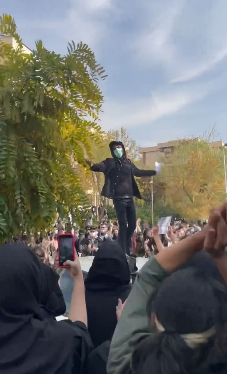 تداوم خیزش سراسری در ایران؛ شعار علیه کلیت جمهوری اسلامی از دانشگاه تا خیابان