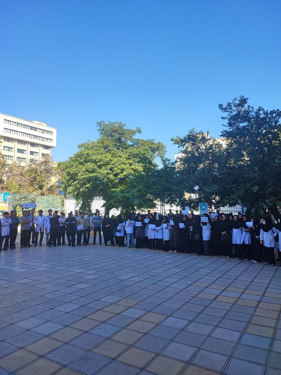 مؤكدين استمرارهم حتى تلبية مطالبهم.. إضرابات الممرضين في إيران تتوسع وتمتد لمدن جديدة