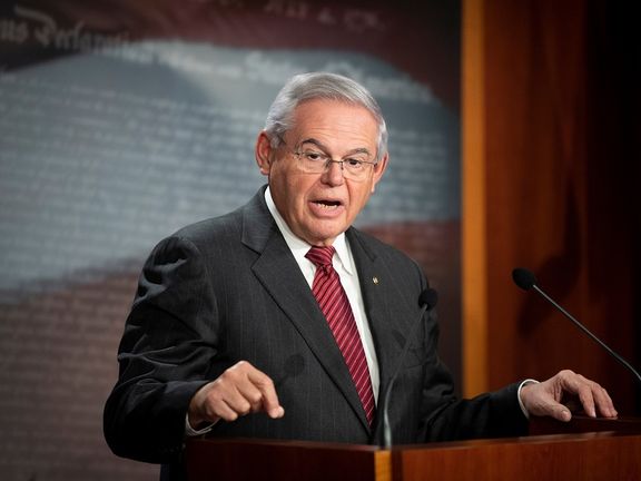 منندز، سناتور دموکرات: دولت بایدن بپذیرد بازگشت به برجام در راستای منافع آمریکا نیست