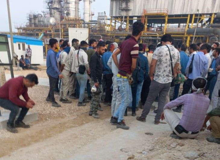إضراب عمال صناعة النفط والبتروكيماويات الإيرانية يدخل يومه الرابع