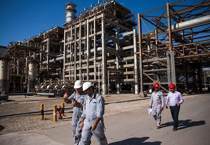 کارگران پروژه‌ای در پالایشگاه نفت ستاره بندرعباس برای دومین روز دست به اعتصاب زدند