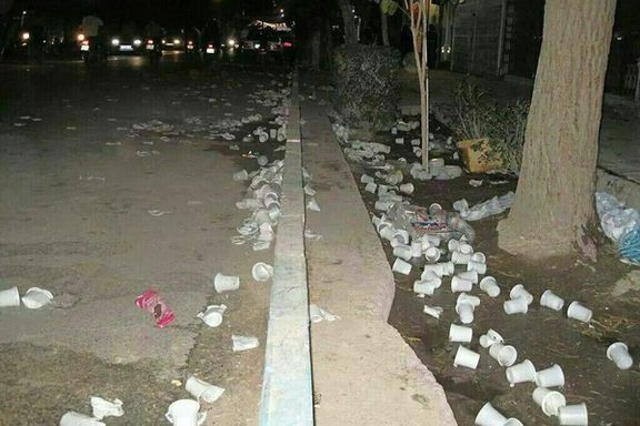 خبرگزاری ایرنا: انبوه ظروف پلاستیکی پس از عزاداری در خیابانها رها میشود