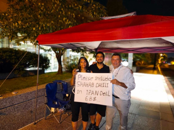 نزار زکا، شهروند لبنانی که ۴ سال در ایران زندانی بود، به تحصن خانواده شهاب دلیلی پیوست