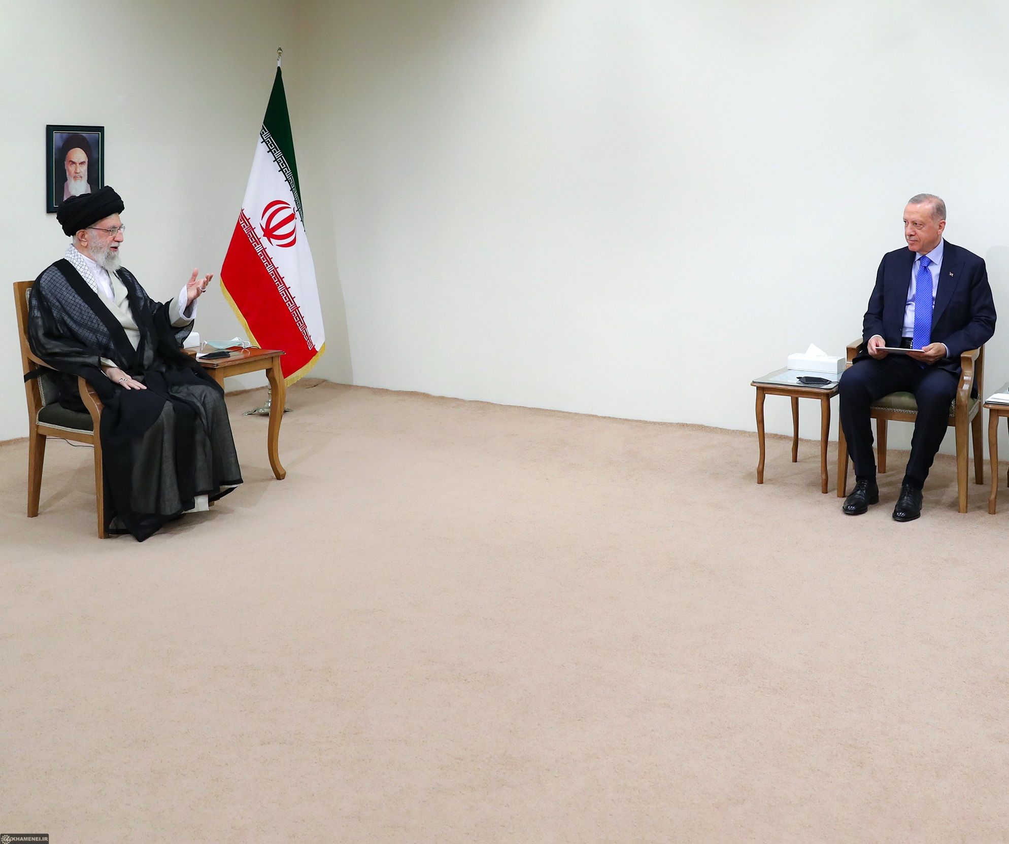 المرشد الإيراني لأردوغان: الهجوم على سوريا سيضر بتركيا ونرفض إغلاق الحدود مع أرمينيا