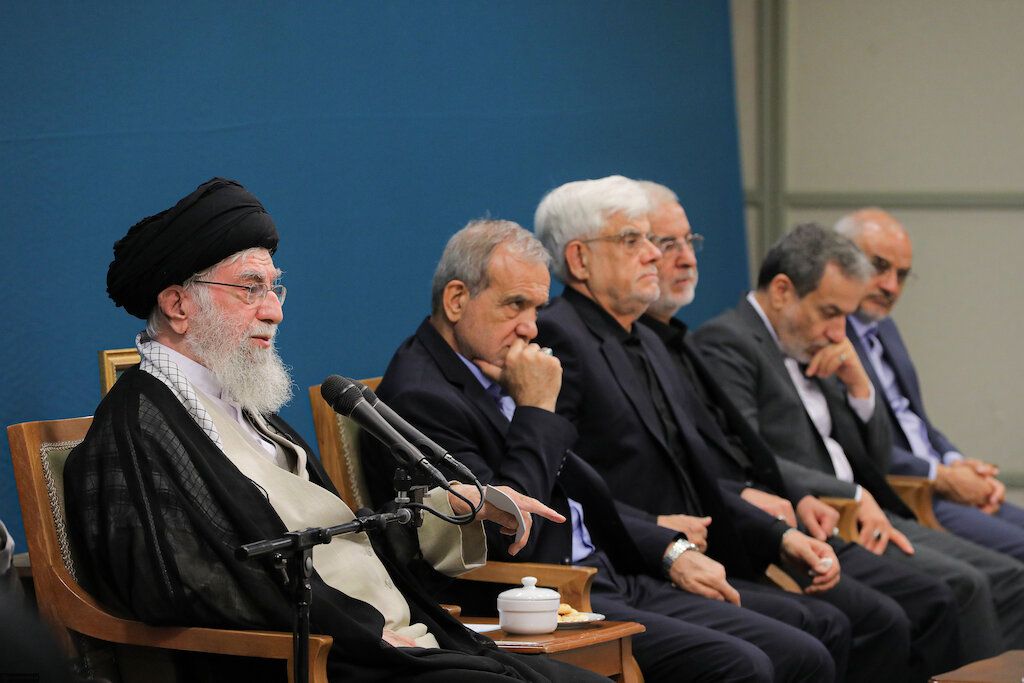 واشینگتن پست: مقامات ایران از بیم فروپاشی اقتصادی، درباره تعامل با ترامپ اجماع دارند