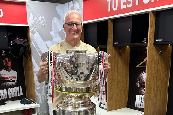 گلوبو برزیل خبر داد؛ دوریوال جونیور سرمربی جدید تیم ملی فوتبال برزیل شد