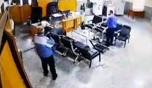 لم يملك ثمن طبق بيض.. إعدام إيراني قتل ممثل خامنئي في مصرف