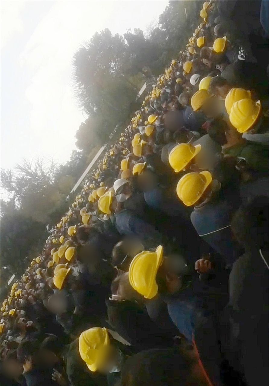 إضراب واسع للعمال في الشركات ومصانع السيارات في إيران