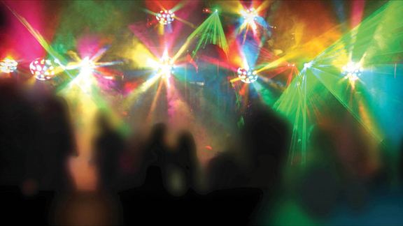 رسانه وابسته به سپاه از لغو برنامه «رقص و دیسکو» در پاکدشت و برخورد قضایی با عوامل خبر داد